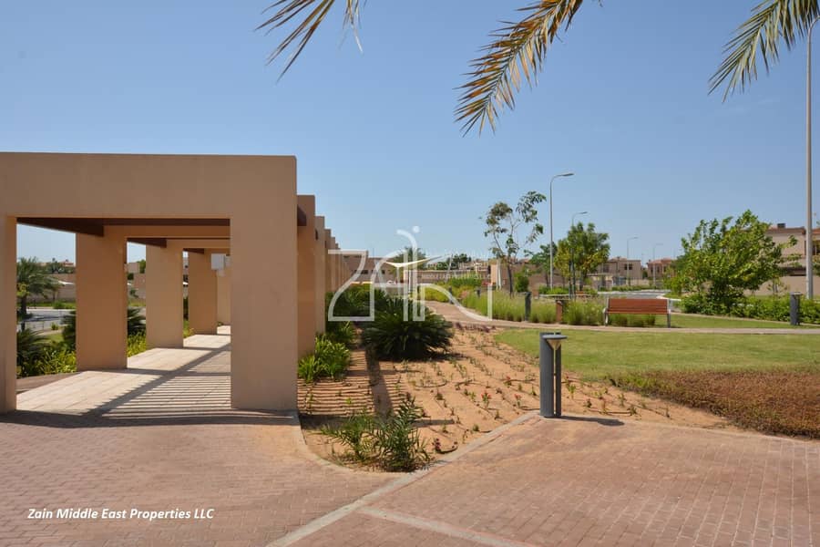 4BR Villa with Own Pool Luxury and Elegant 4BR Villa with Own Pool Luxury and Elegant