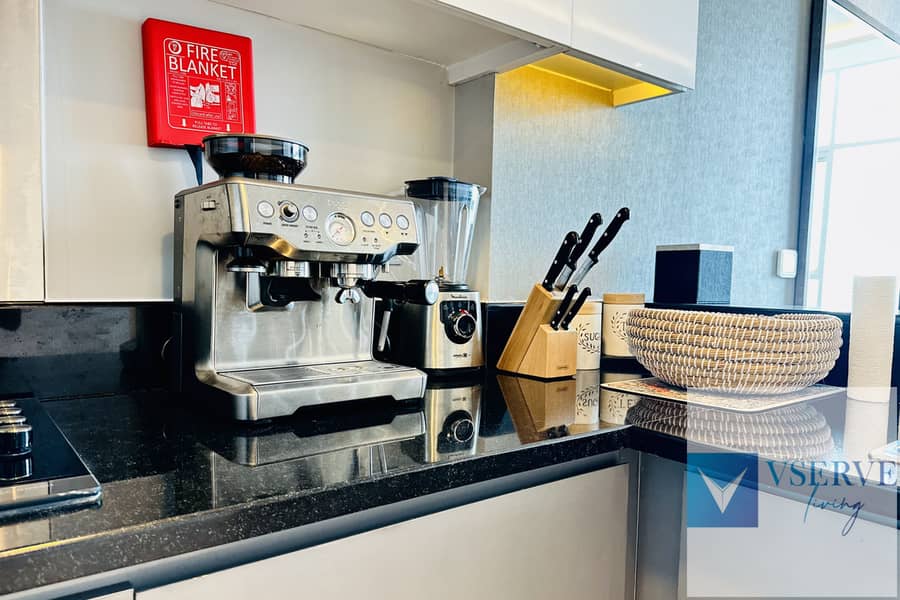 16 KITCHEN-KNIFE&COFFEEMAKER. jpg