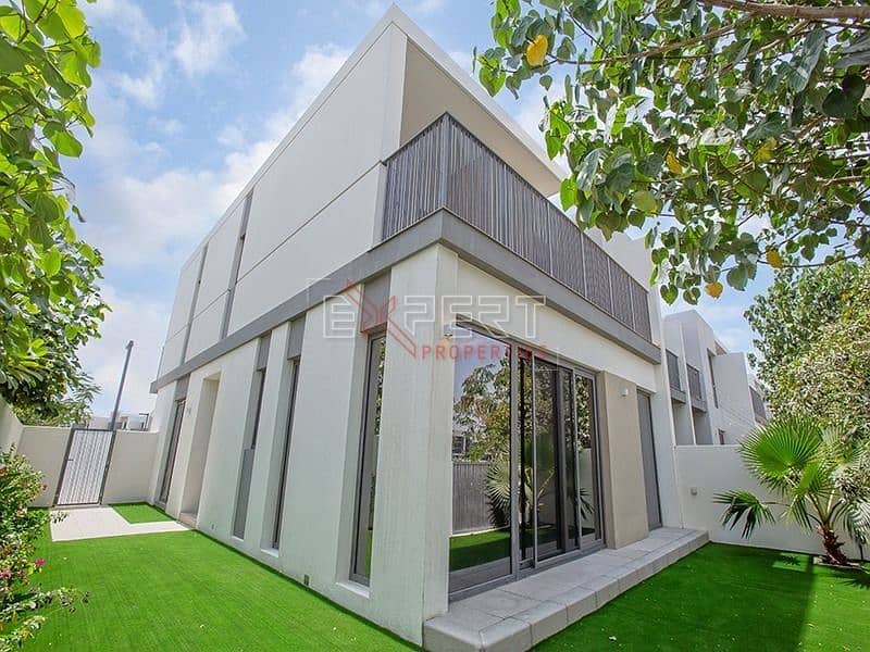 Spacious 4BHK Villa |Balcony & Backyard | Community Views