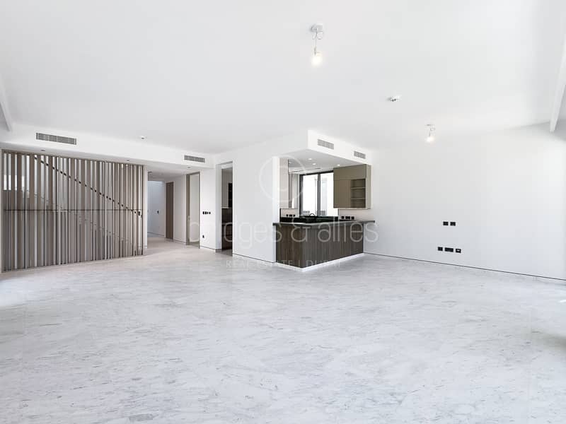 STUNNING 5 BED VILLA | PRIVATE GARDEN | BRAND NEW STUNNING 5 BED VILLA | PRIVATE GARDEN | BRAND NEW