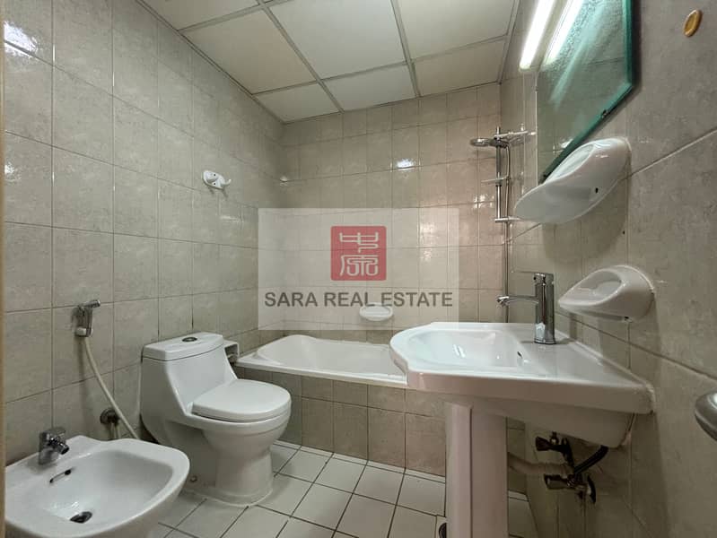 21 6.0 Attached Toilet. JPG
