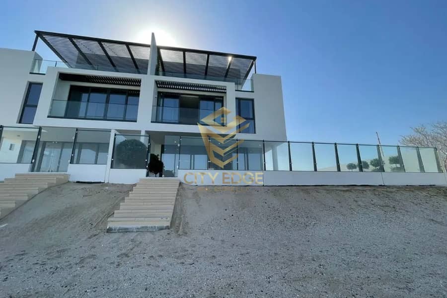 على الشاطئ مباشرة - فيلا 8 غرف فاخرة - مقدم 5% على الشاطئ مباشرة - فيلا 8 غرف فاخرة - مقدم 5%