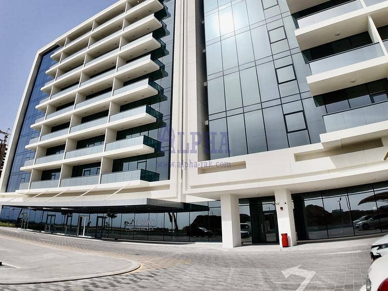 Brand New| Lake View| Vibrant apartment