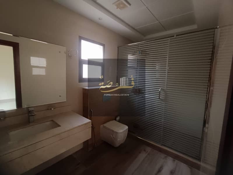 15 86d46ddb-181e-41ad-a558-a172e6bd6395. jpg