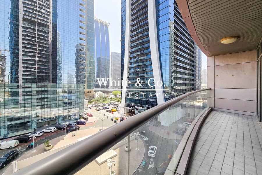 Vastu| Vacant On Transfer | Large Balcony Vastu| Vacant On Transfer | Large Balcony