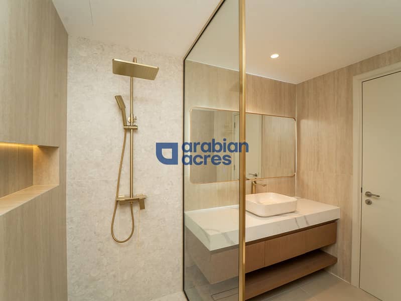 12 Master bathroom. jpg