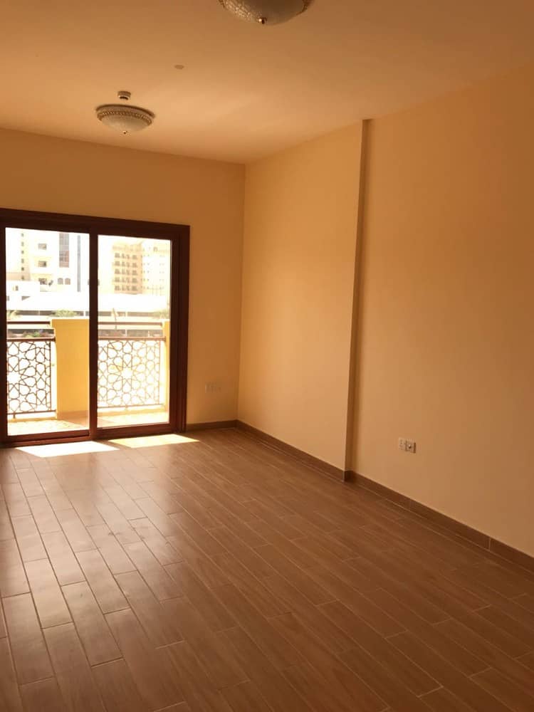 位于国际城，国际城二期（瓦尔萨4区），Al Helal Al Zahby 2 Building 1 卧室的公寓 38000 AED - 4186047