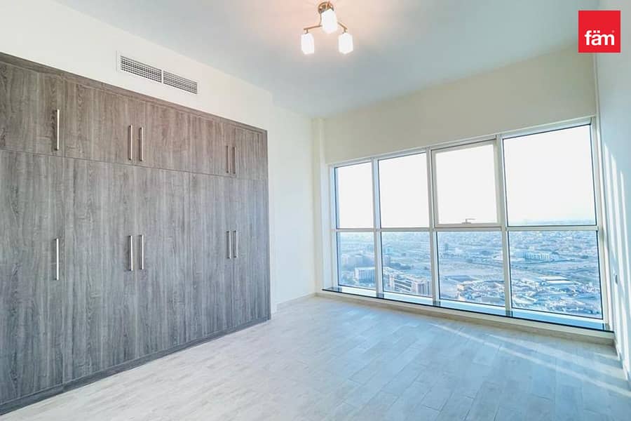 Vacant | High Floor | Burj Arab View | Maid Room Vacant | High Floor | Burj Arab View | Maid Room