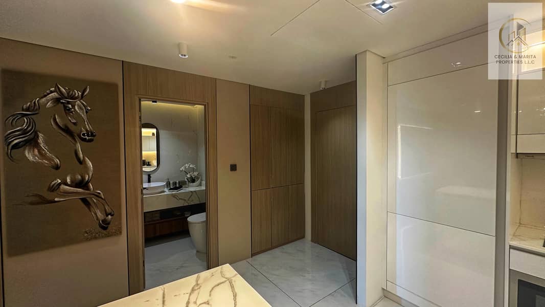 17 bathroom. jpg