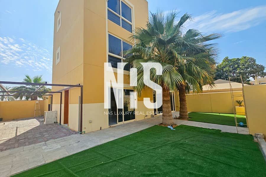 Prime Corner TH /Fully Refurbished/Spacious Layout Prime Corner TH /Fully Refurbished/Spacious Layout