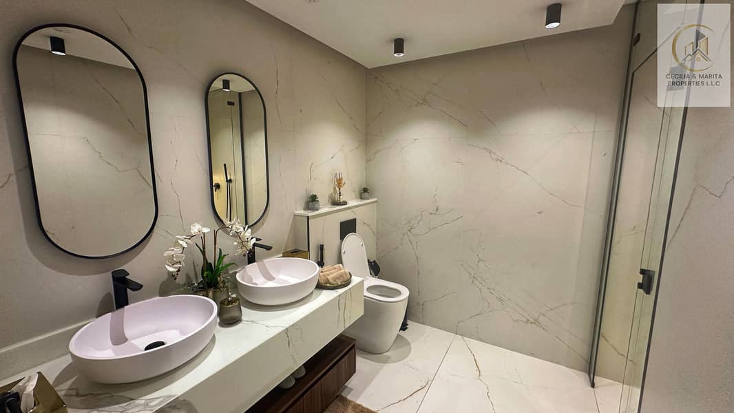 17 washroom. jpg