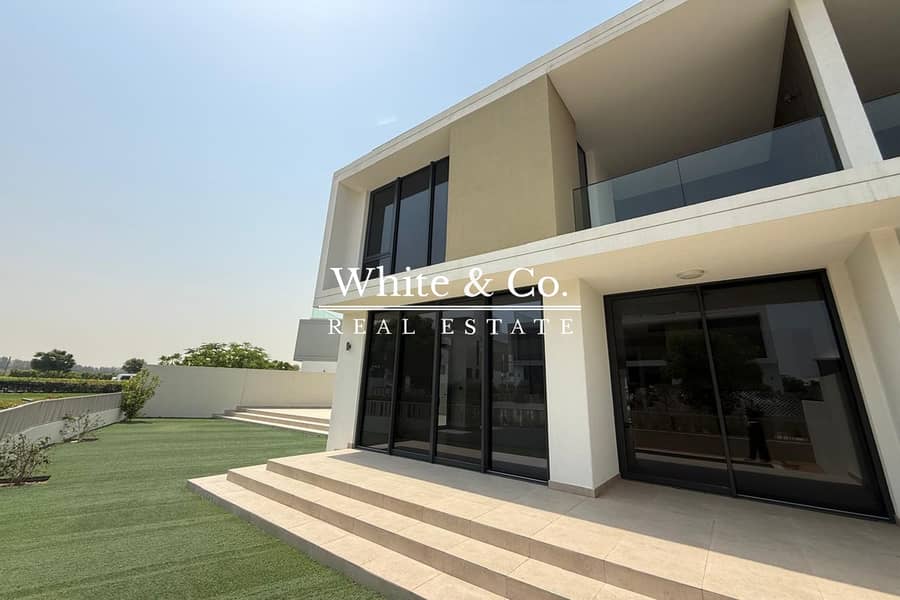 Large Plot | Corner unit | Unfurnished Large Plot | Corner unit | Unfurnished