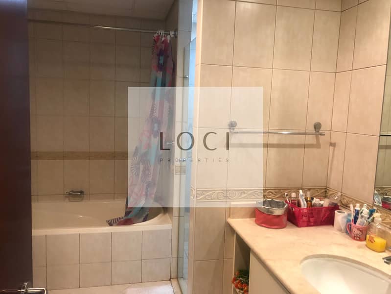 15 master shower room. jpg