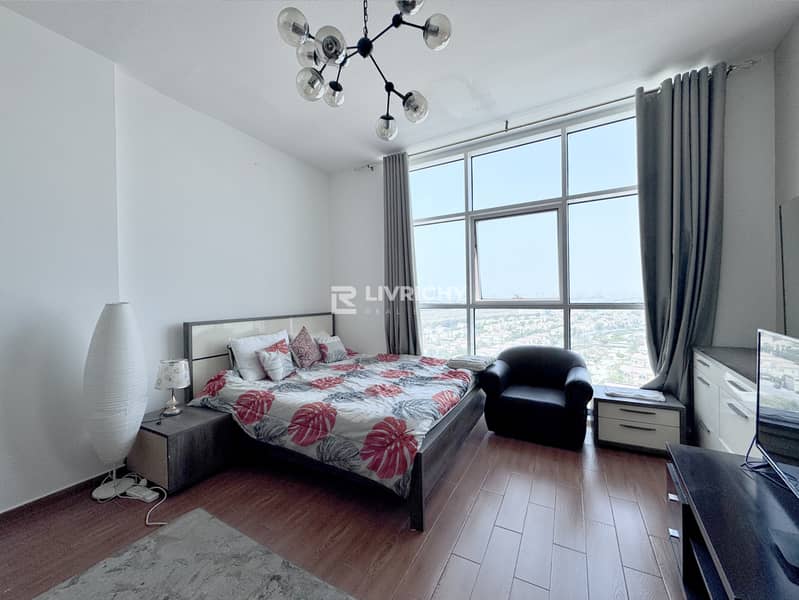 STYLISH STUDIO | VIBRANT COMMUNITY | POOL VIEW STYLISH STUDIO | VIBRANT COMMUNITY | POOL VIEW