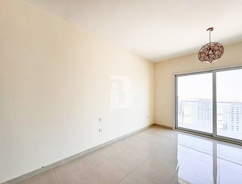 CLASSY STUDIO |SPACIOUS |HIGH FLOOR |CANAL VIEW CLASSY STUDIO |SPACIOUS |HIGH FLOOR |CANAL VIEW
