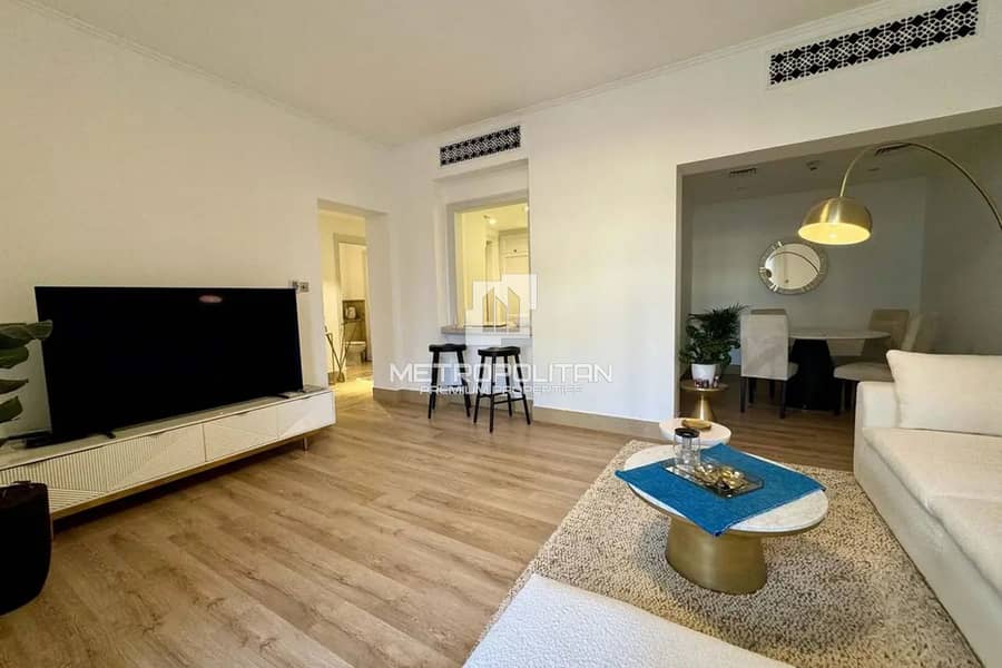 Spacious Unit | Bright Living Space | Open Study Spacious Unit | Bright Living Space | Open Study