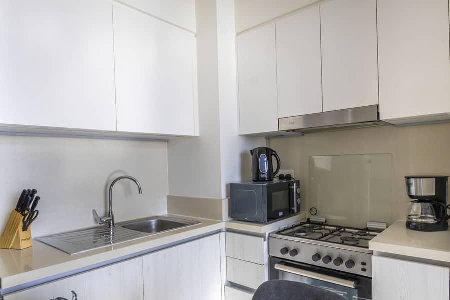 8 Kitchen (2). JPG