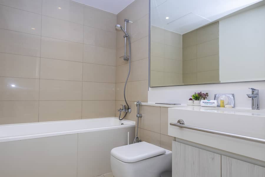 9 Washroom (1). JPG