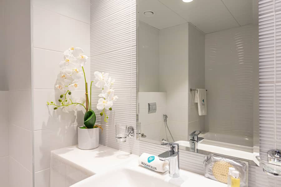 9 Washroom 1 2nd. JPG