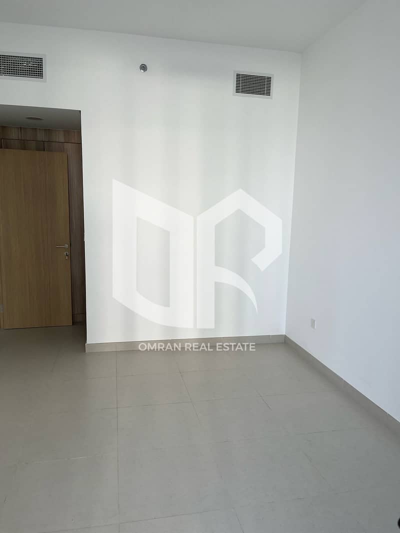 3 e912ca36-6423-4c0a-a8cd-7db01c48e1cb. jpg