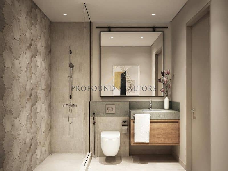 5 BATHROOM R4. jpg