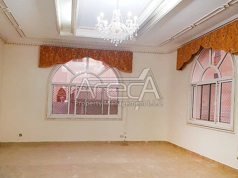 10 Bed COmmerical Villa with Garden