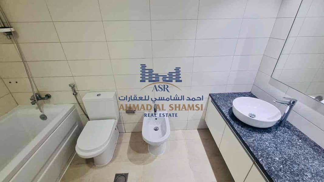 18 b67ebaf9-b18e-48dc-85ec-c09c24fd5c06. jpg