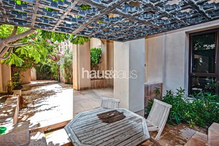 1 Bedroom Flat for Rent in Downtown Dubai, Dubai - Amazing Garden | Spacious Layout | Garden