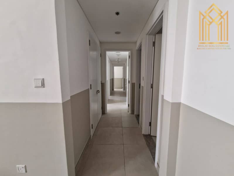11 HALLWAY. jpg