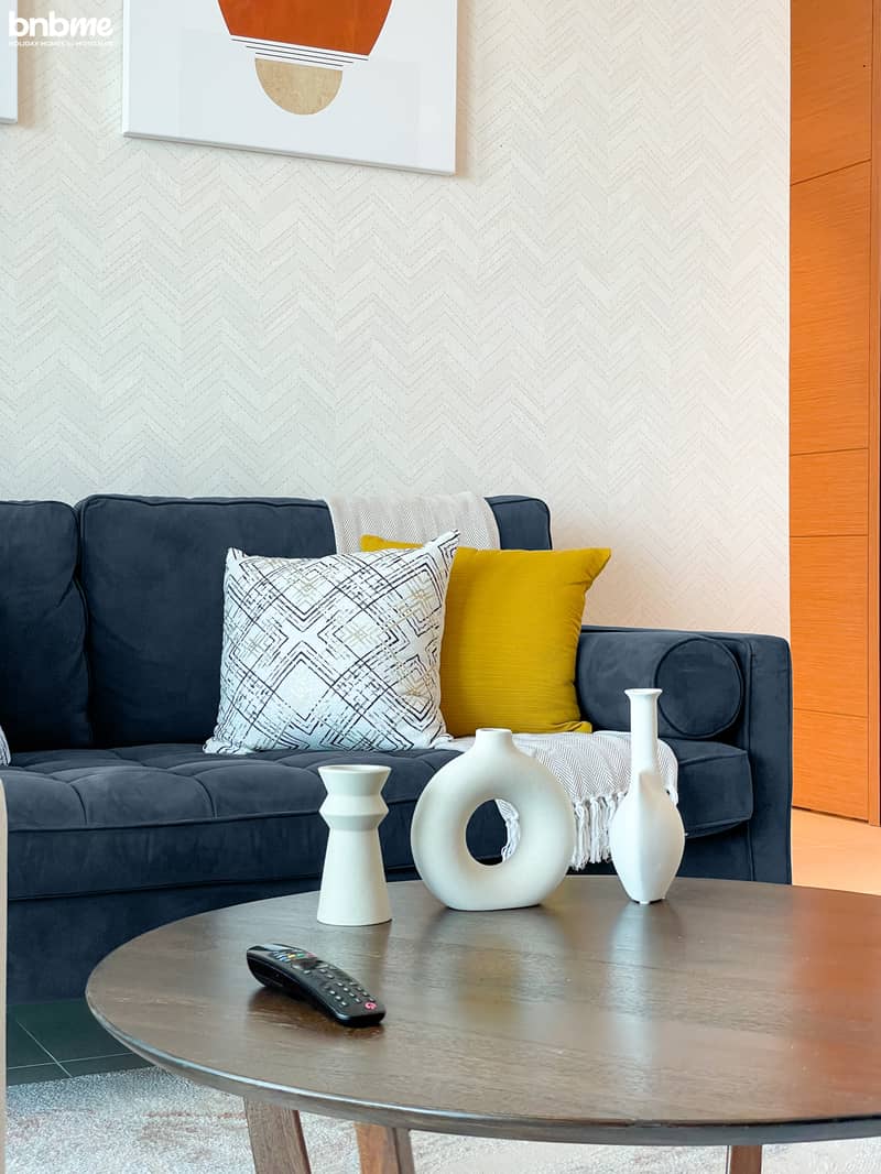 8 livingdetails1. jpg