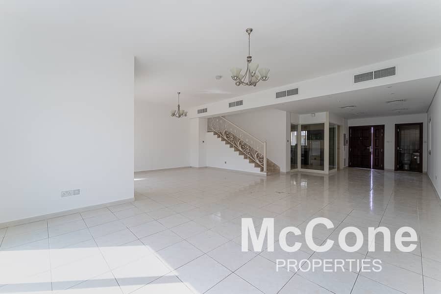 位于朱美拉环形村(JVC),环形别墅区 4 卧室的别墅 280000 AED - 11715748 位于朱美拉环形村(JVC),环形别墅区 4 卧室的别墅 280000 AED - 11715748