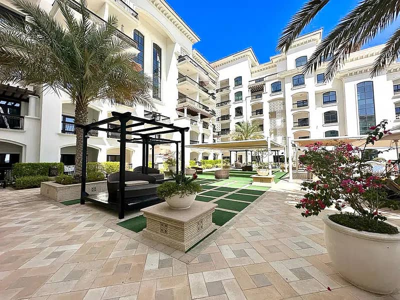 Spacious Unit | Prime Location | Hot Price Spacious Unit | Prime Location | Hot Price
