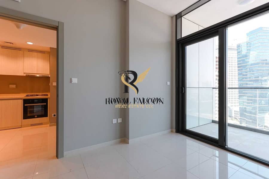 UNFURNISHED | ROAD VIEW | NEAR METRO UNFURNISHED | ROAD VIEW | NEAR METRO
