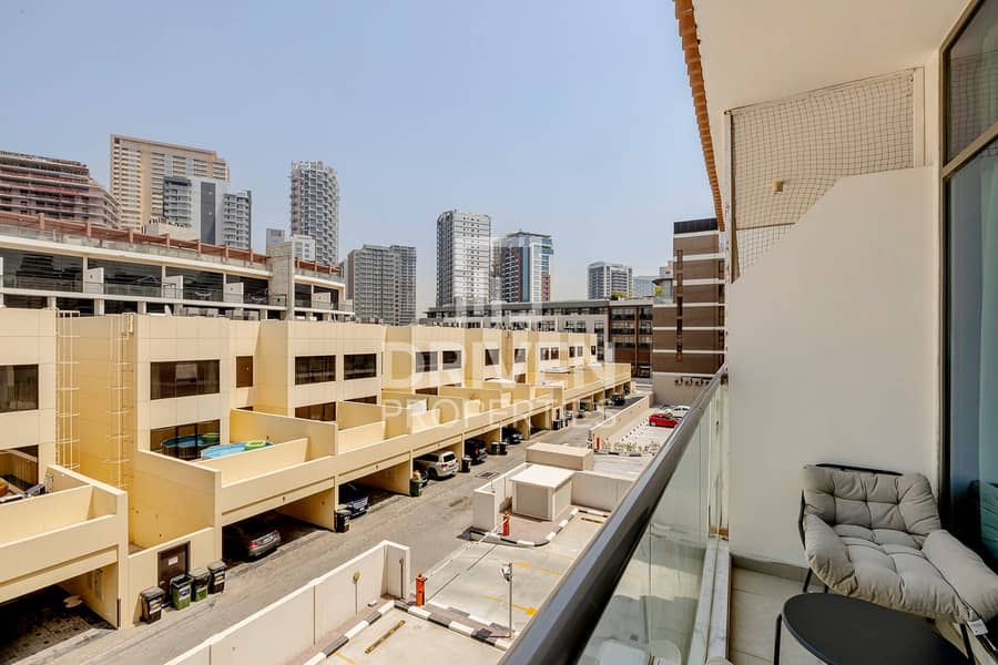Expansive Unit | Premium Location | Vacant Expansive Unit | Premium Location | Vacant
