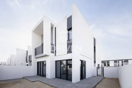 4 Bedroom Townhouse for Sale in Dubailand, Dubai - Modern Layout | Community View | Tenanted
