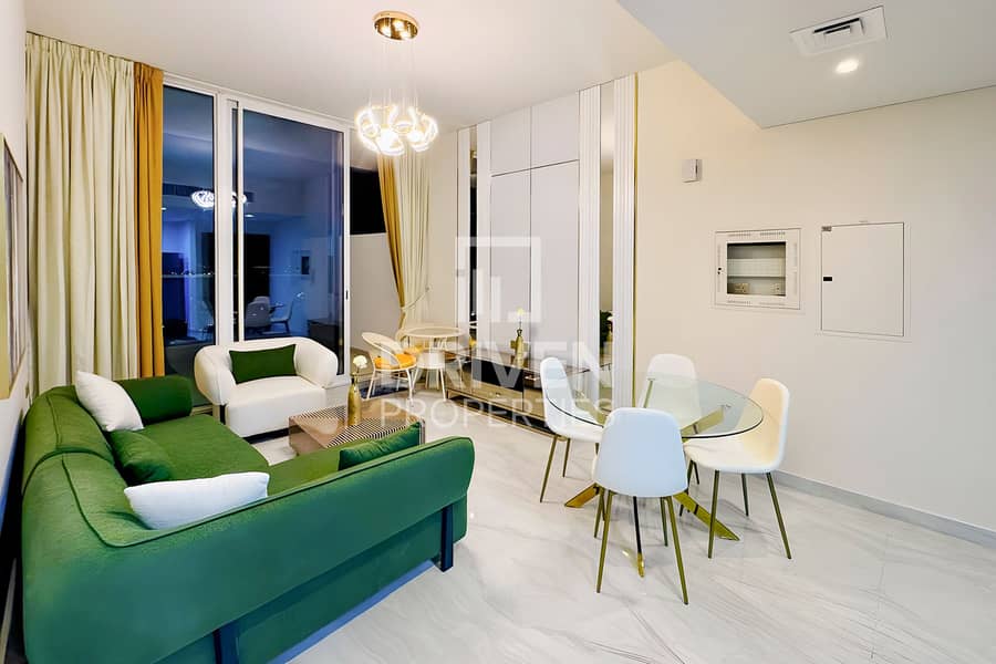 Intimate Living Space | Mid Floor | Best Deal Intimate Living Space | Mid Floor | Best Deal