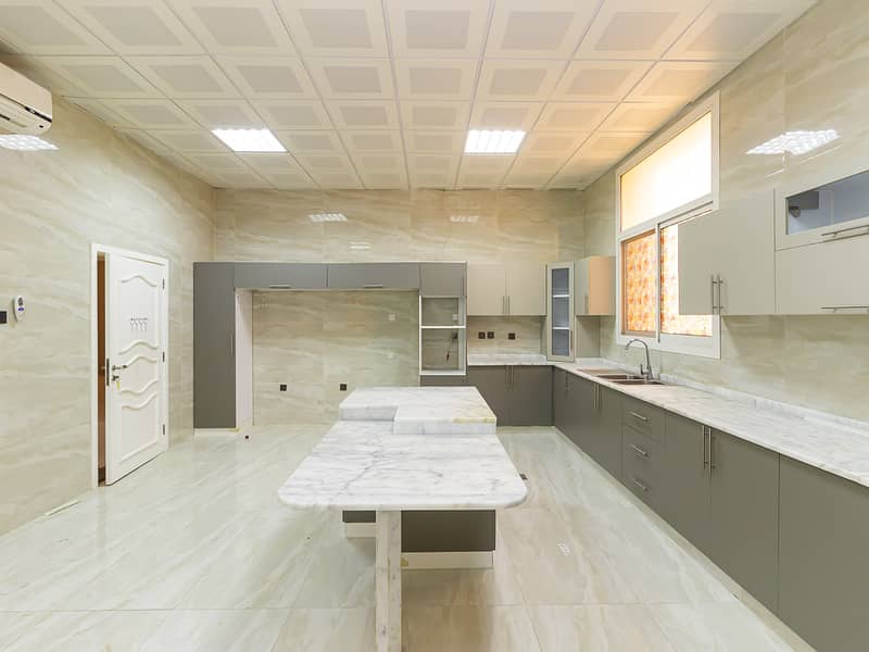 7 Al Aweer First - 5BR Villa - Sajitha (12 of 29). jpg
