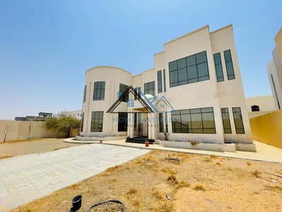 6 Br Amazing Villa | Jacuzzi | Driver Room | Prime Location | Yard