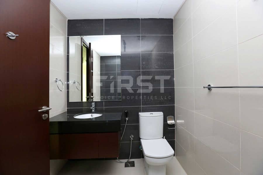 10 Internal Photo of Studio Apartment in Al Maha Tower Marina Square Al Reem Island Abu Dhabi UAE (7). jpg