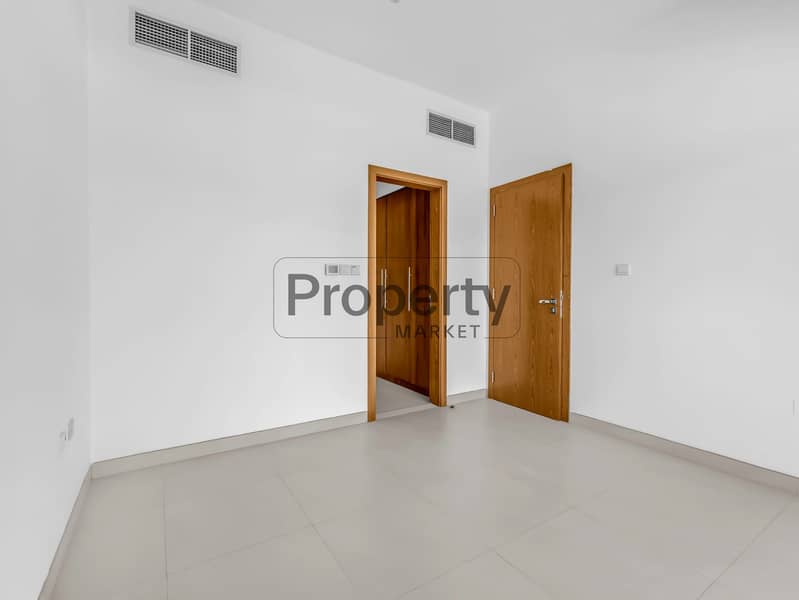 10 7ST05700. jpg