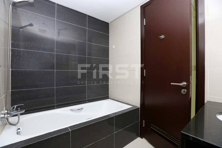 10 Internal Photo of Studio Apartment in Al Maha Tower Marina Square Al Reem Island Abu Dhabi UAE (6). jpg