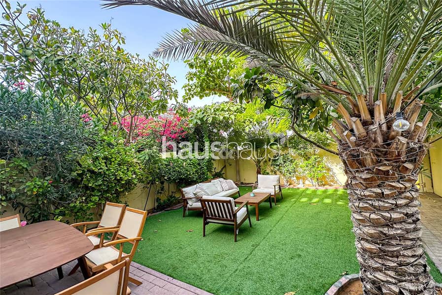 Upgraded | Lake Backing | Beautiful Garden Upgraded | Lake Backing | Beautiful Garden