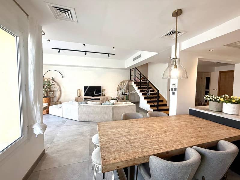 Exclusive - Extended Renovated Stylish Townhouse Exclusive - Extended Renovated Stylish Townhouse