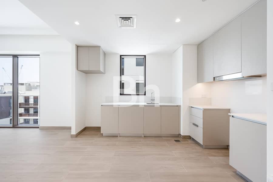 Bright Unit | Vacant | Spacious