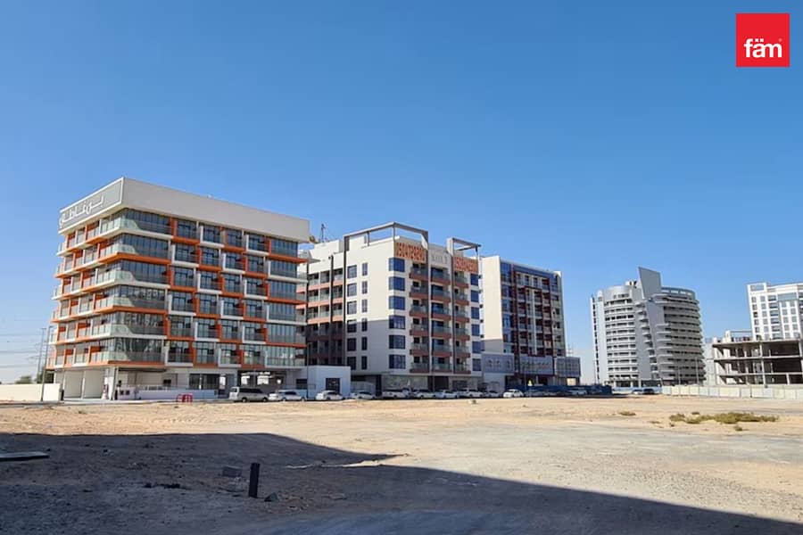 位于荔湾住宅区,纵横焦点公寓大楼 的住宅地块 5243530 AED - 11730351 位于荔湾住宅区,纵横焦点公寓大楼 的住宅地块 5243530 AED - 11730351