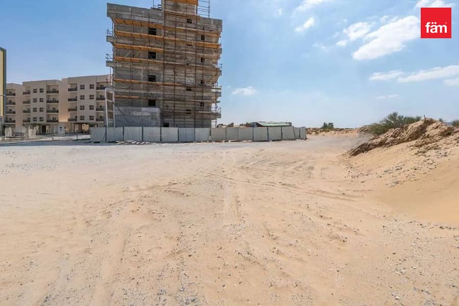 位于荔湾住宅区,纵横焦点公寓大楼 的住宅地块 5435468 AED - 11730363 位于荔湾住宅区,纵横焦点公寓大楼 的住宅地块 5435468 AED - 11730363