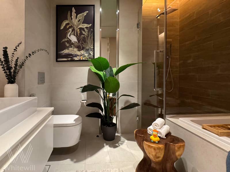 29 Master bathroom. jpg