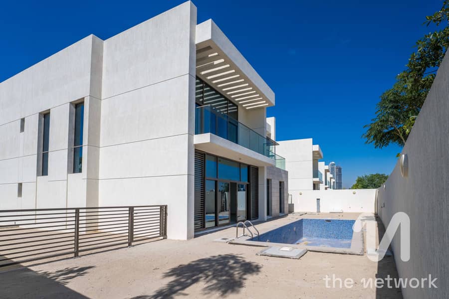 Corner Unit | Prime Location | 12 CHEQUES Corner Unit | Prime Location | 12 CHEQUES