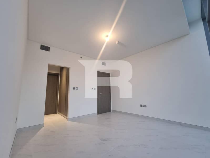 Stunning and Large 1 BR Apt. | Lagoon View Stunning and Large 1 BR Apt. | Lagoon View