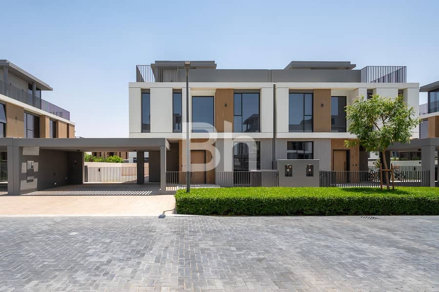 Single Row | Luxurious Property | Semi-Detached Single Row | Luxurious Property | Semi-Detached